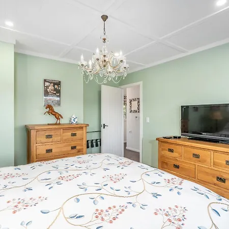Bayview Valley Lodge Bed & Breakfast Whitianga Exterior photo