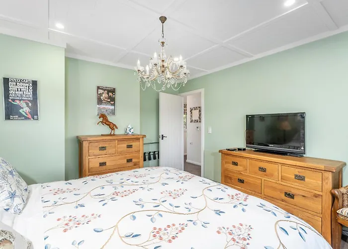 Bayview Valley Lodge Bed & Breakfast