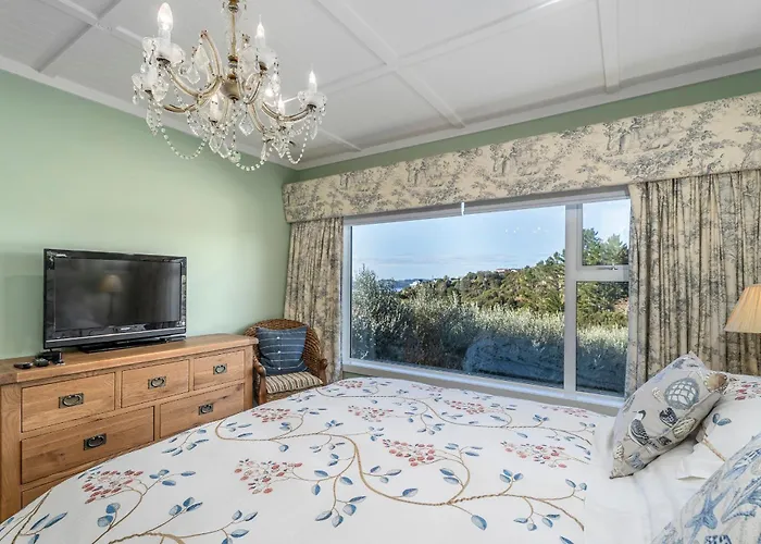 Bayview Valley Lodge Bed & Breakfast